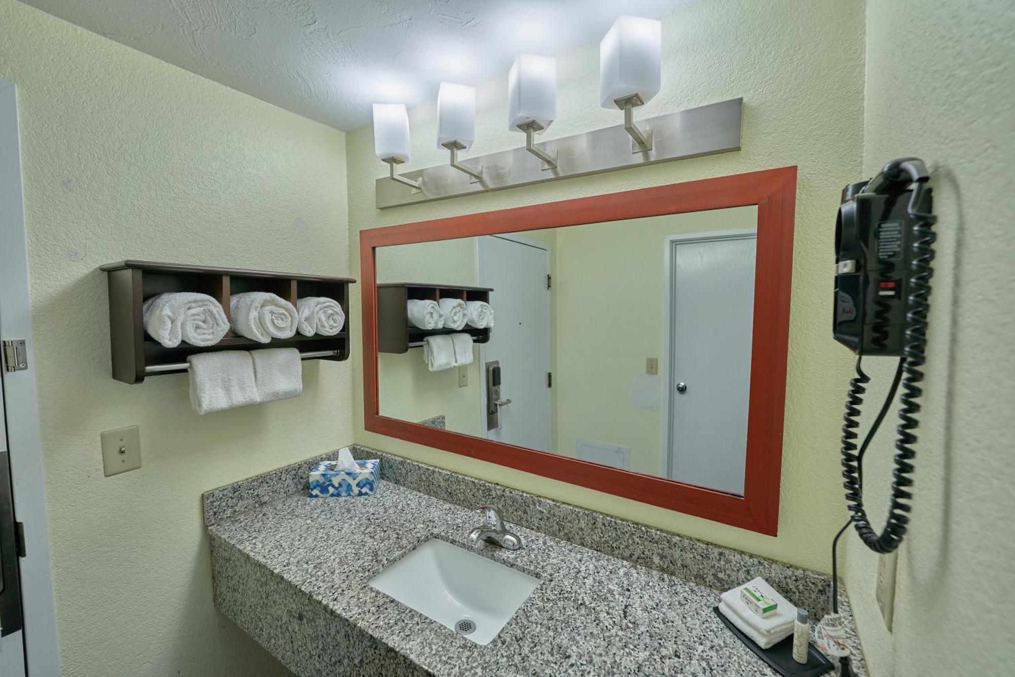 The Mariner Resort Cape Cod By The Red Collection West Yarmouth Eksteriør billede